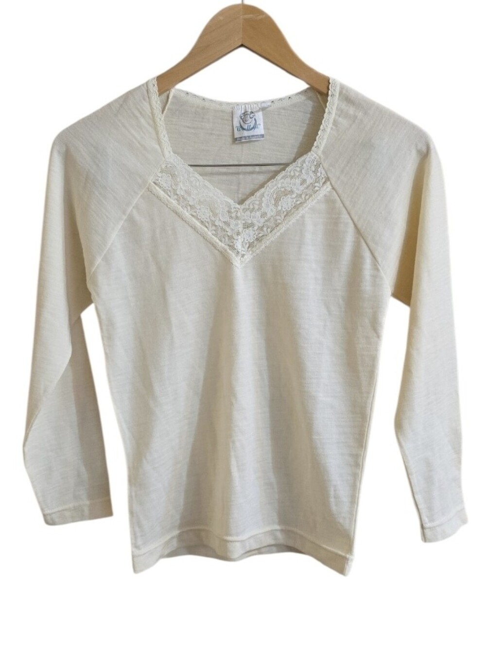Vintage Woolland Women's 100% Wool Cream 3/4 Length Sleeve Top. Size Small